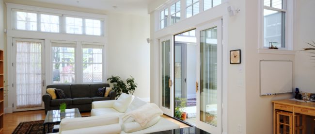 Räume mit hohen Decken stilvoll einrichten - Lebensart Ambiente